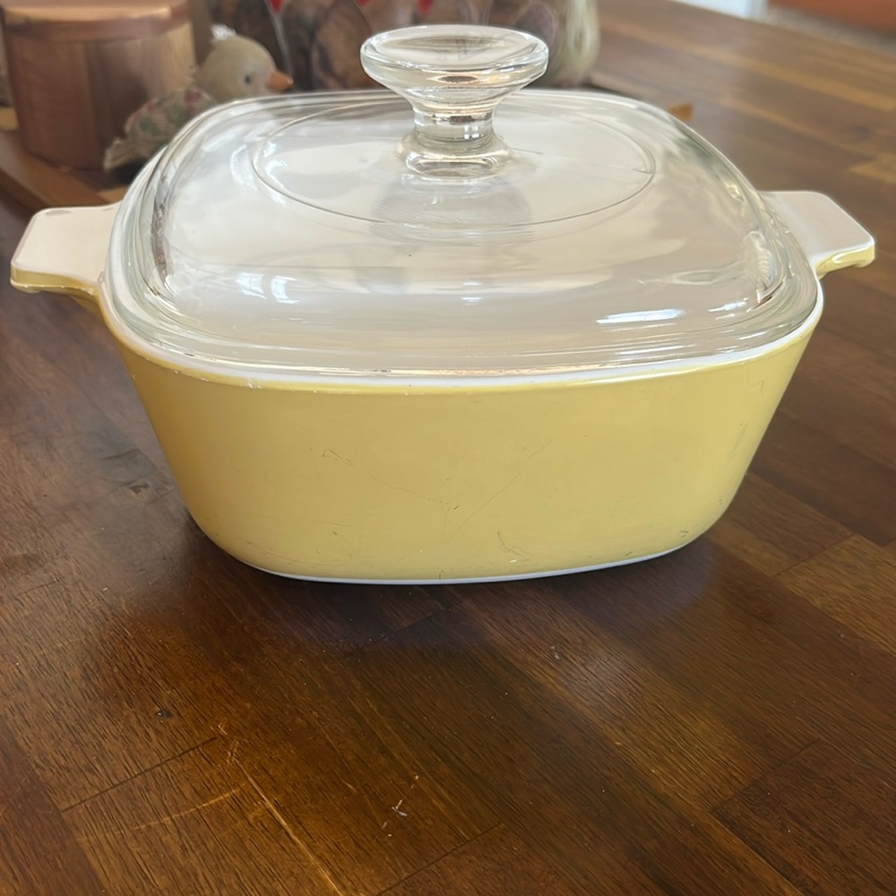 Vintage Corning wear with lid